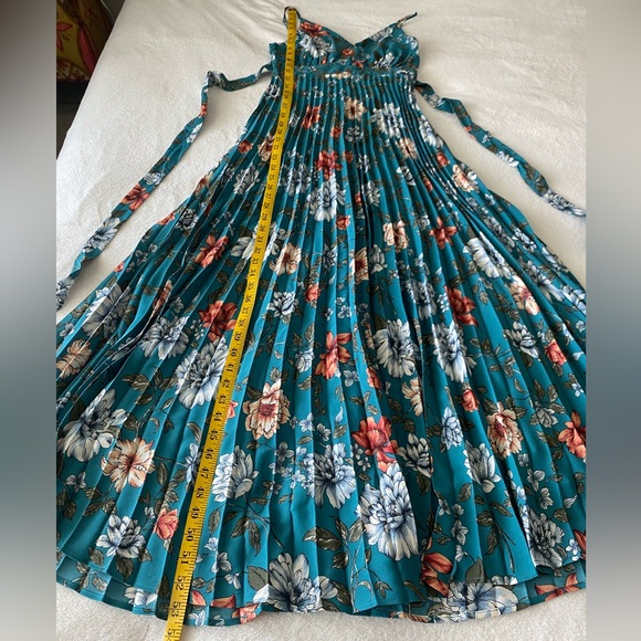 Jessica Simpson Floral Pleated Maxi Dress - Picture 10 of 12